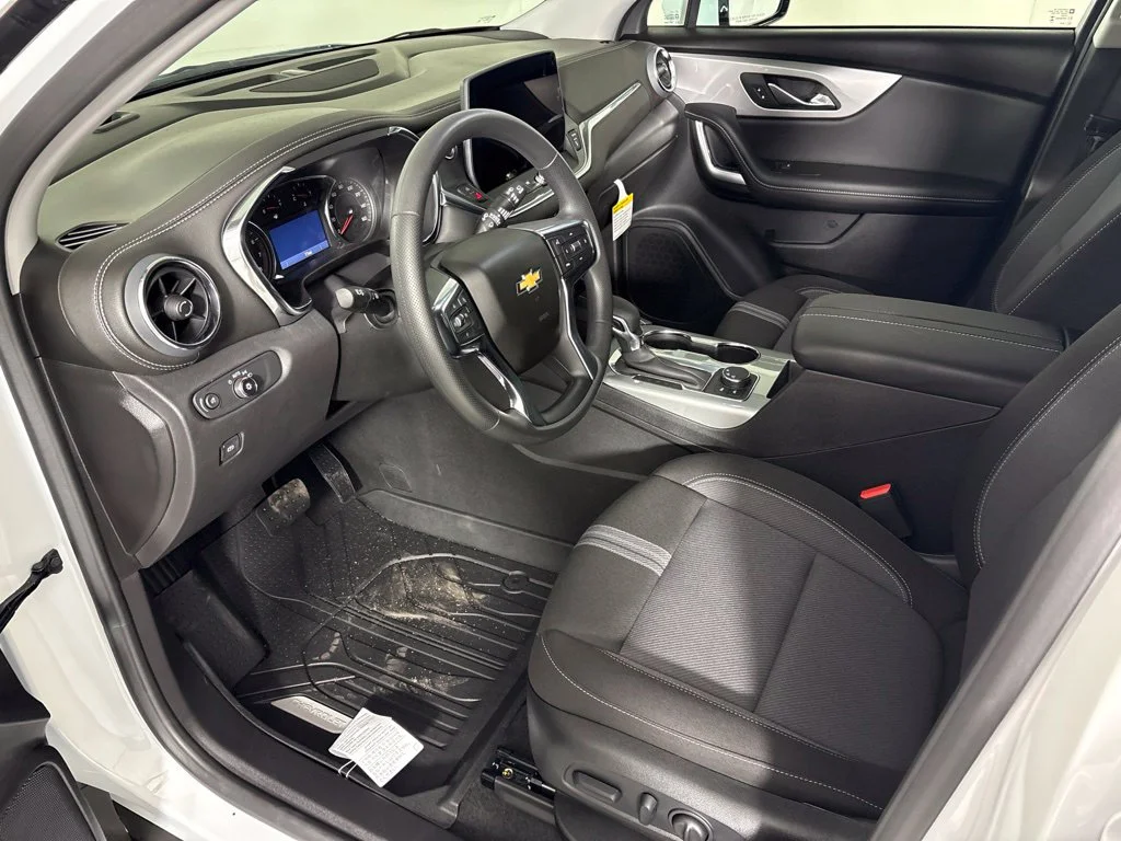 Used 2026 White Chevrolet LT image 32