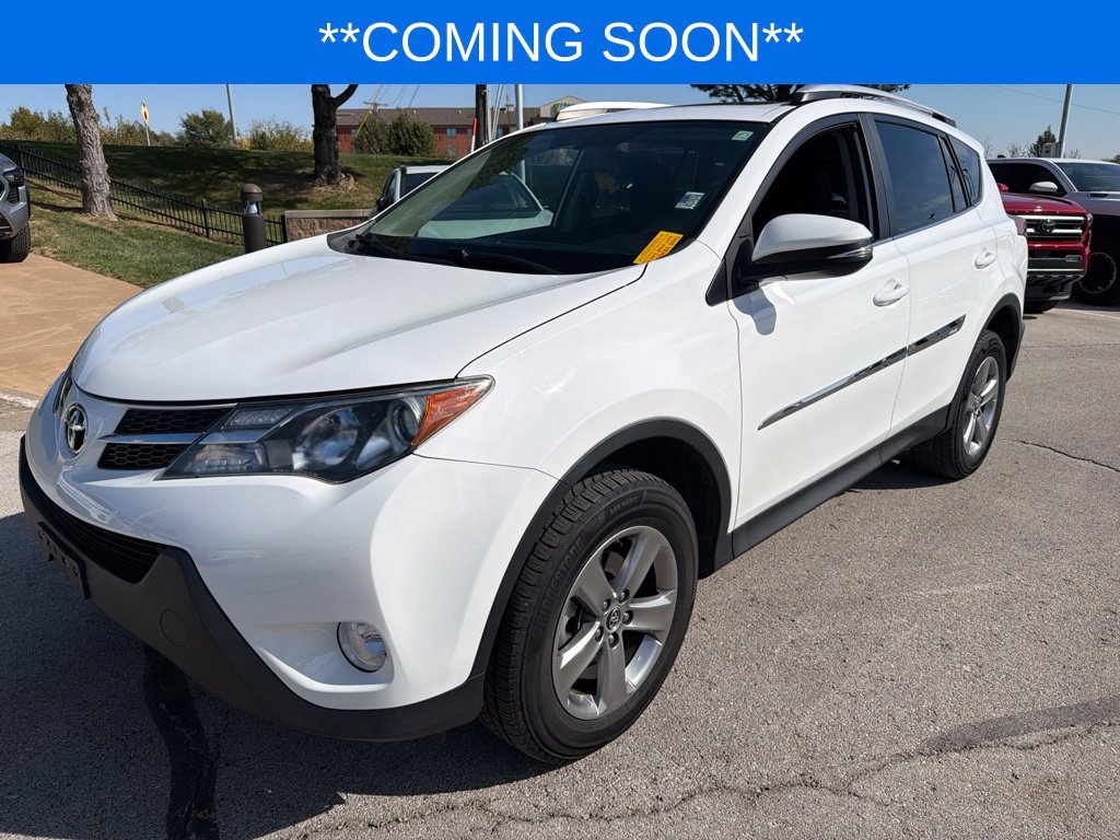 Used 2015 White Toyota XLE image 1