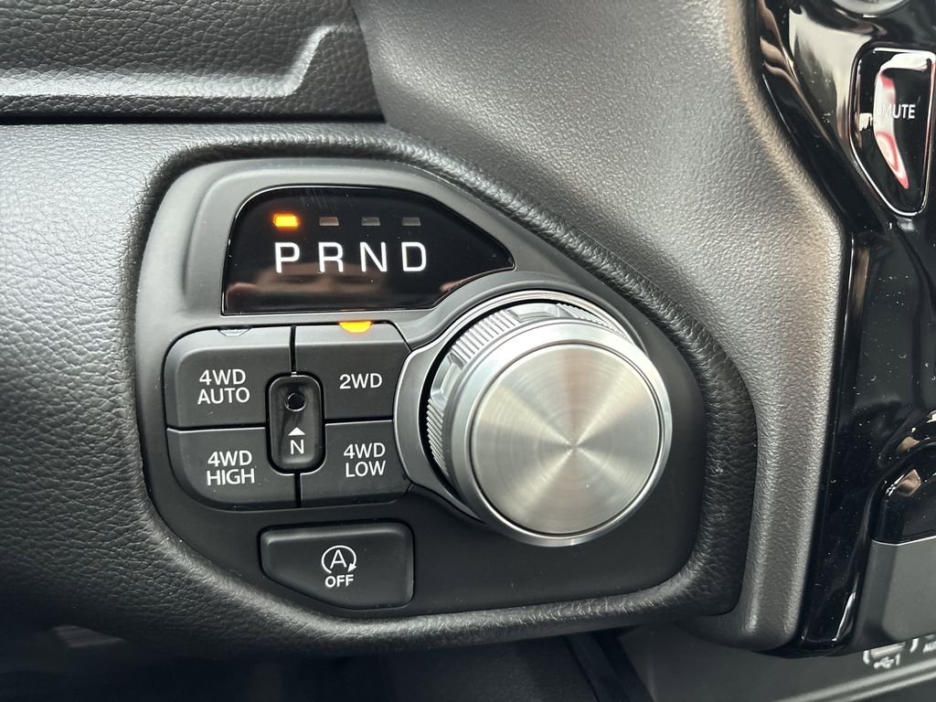 New 2026 Diamond Black Crystal Pearl-Coat Exterior Paint RAM Laramie image 9