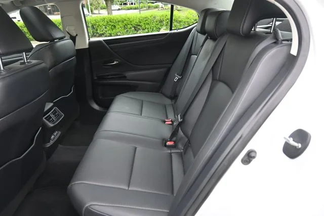 2024 Lexus ES Hybrid 300h - Photo 21