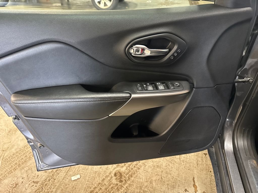Used 2020 Gray Jeep Limited image 15