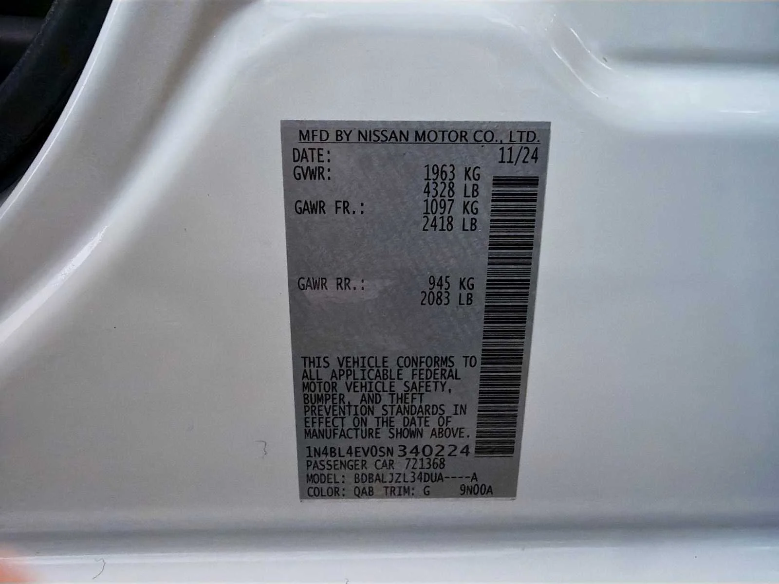 Certified Used 2025 Pearl White Tricoat Nissan SL image 28