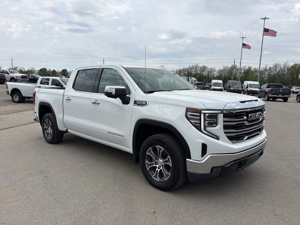 2025 GMC Sierra 4WD Crew Cab Short Box SLT's photo
