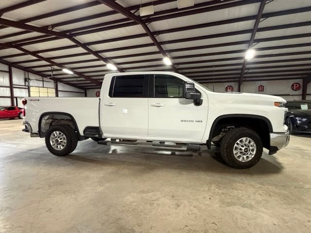 Used 2025 White Chevrolet LT image 5
