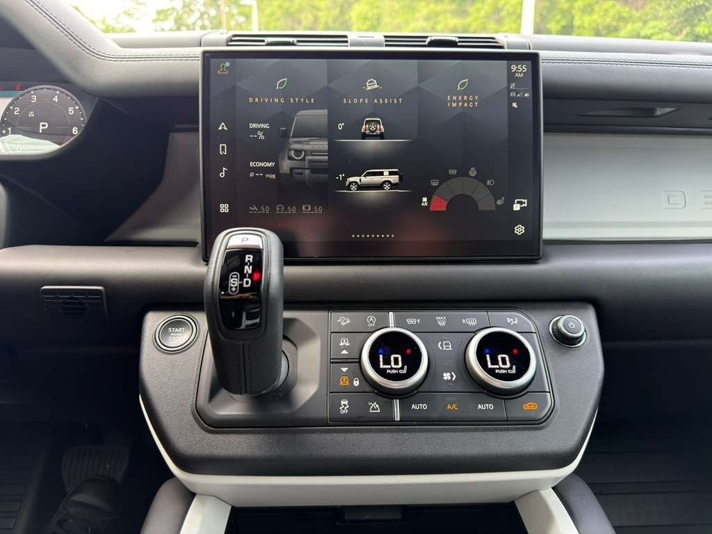 2025 Land Rover Defender X-Dynamic SE - Photo 20