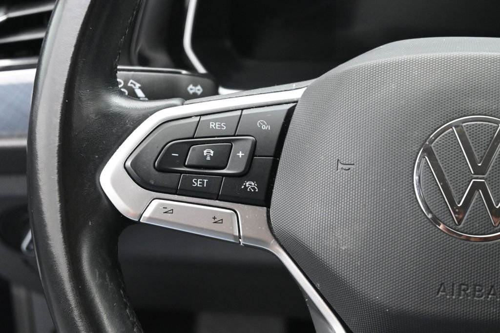 Used 2024 Black Volkswagen 1.5T SE image 18