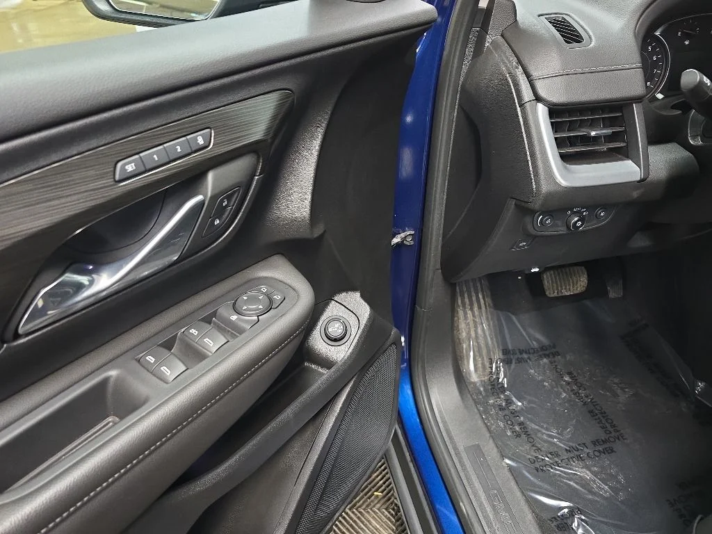 Used 2023 Blue GMC SLT image 27