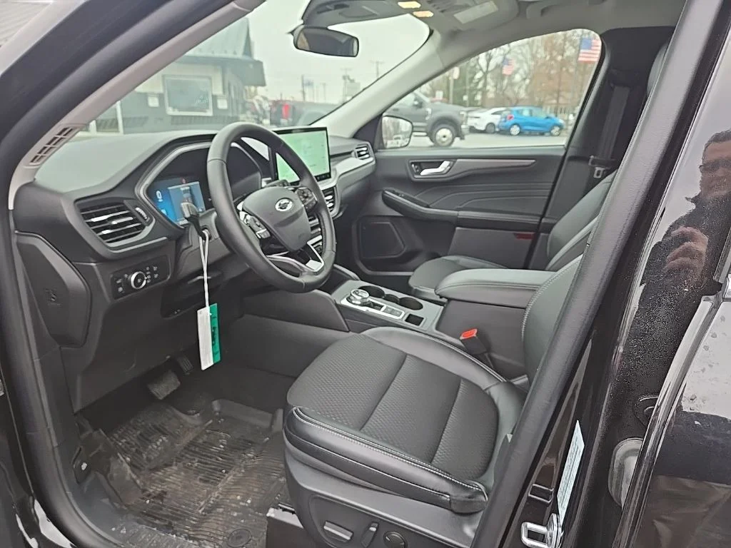 New 2025 Agate Black Metallic Ford Plug-in Hybrid image 2