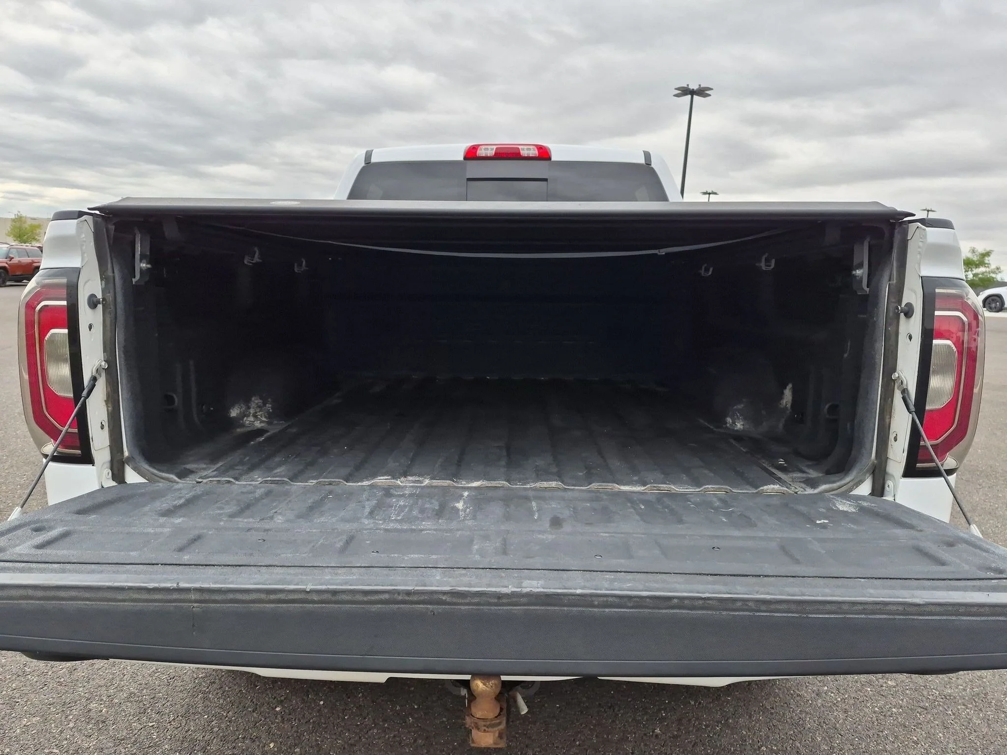 Used 2016 White Frost Tricoat GMC Denali image 6