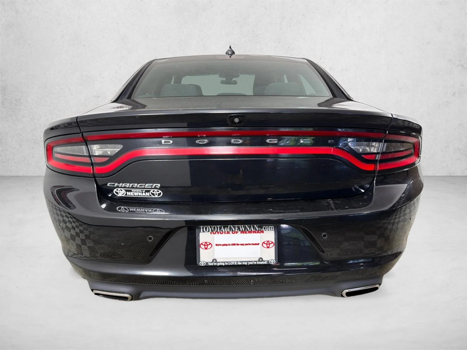Used 2023 Black Dodge SXT image 4