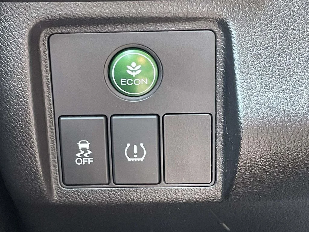 Used 2019  Honda Sport image 17