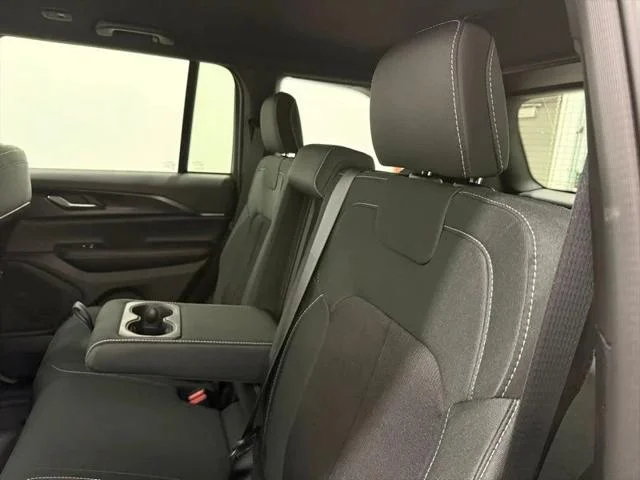 2026 Jeep Grand Cherokee Laredo - Photo 16