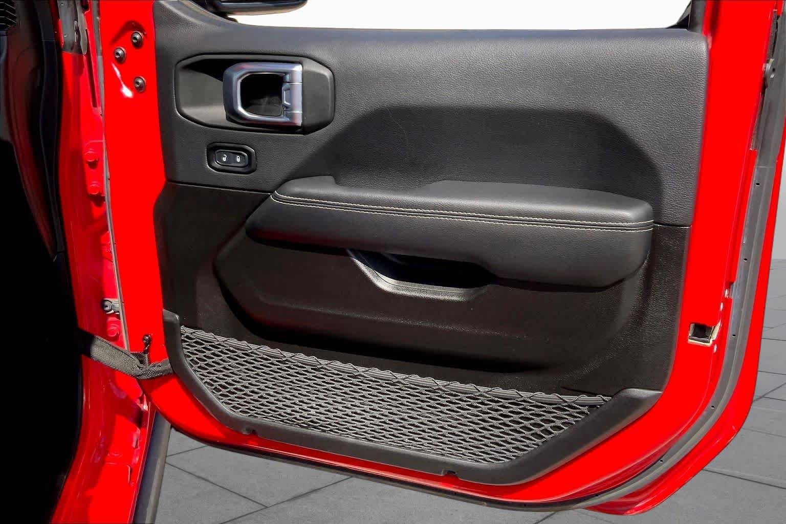 Used 2023 Firecracker Red Clearcoat Jeep Rubicon image 23