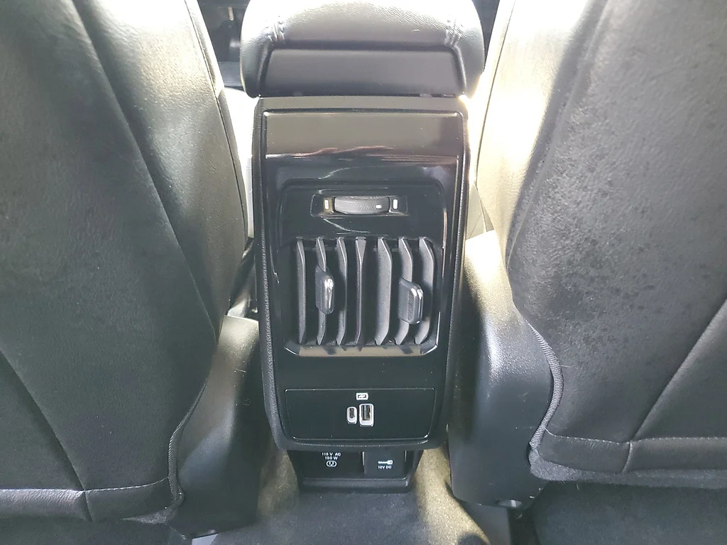 Used 2022 Granite Crystal Metallic Clear Coat Jeep Latitude image 12