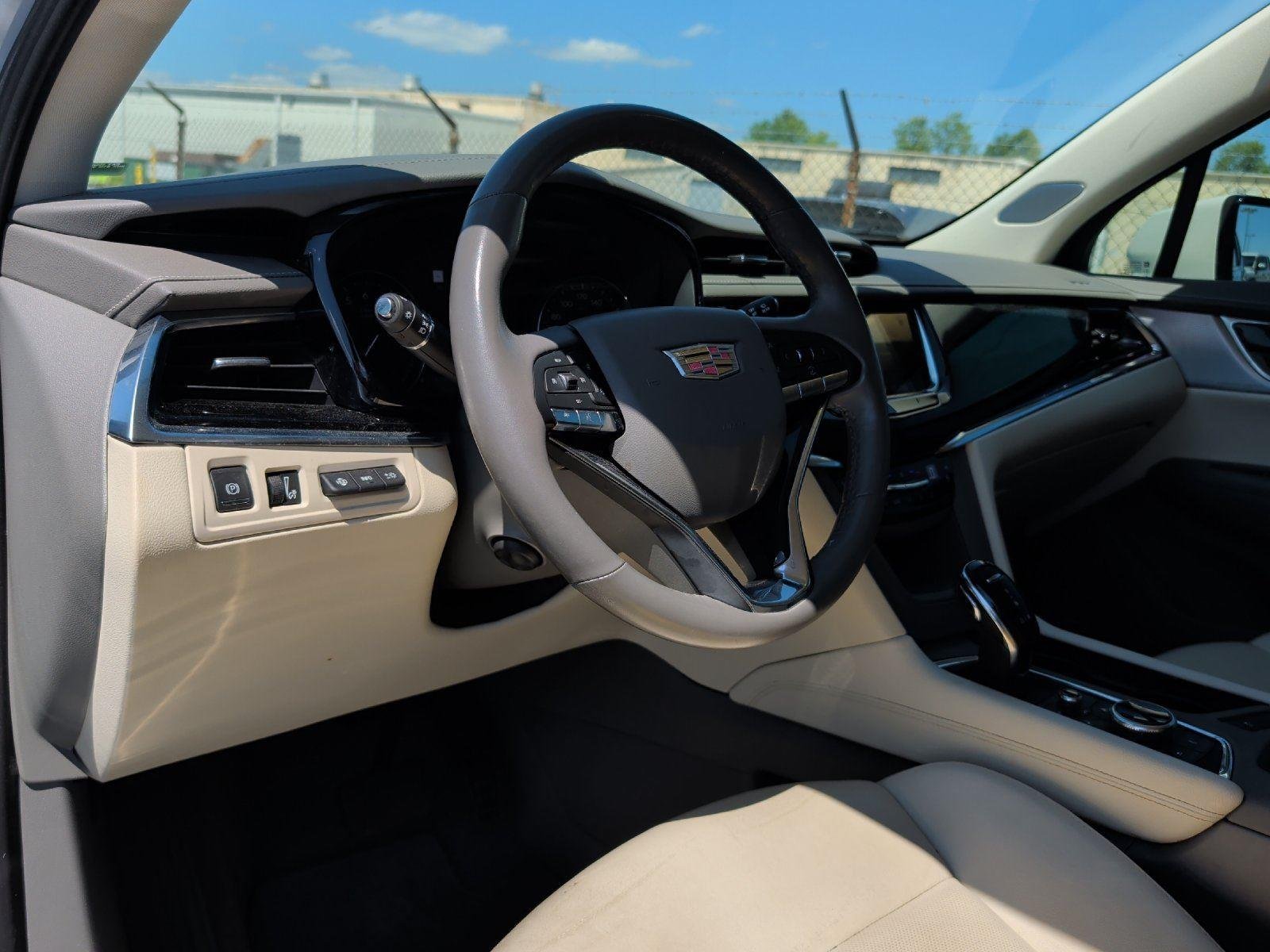 Used 2023 Crystal White Tricoat Cadillac FWD Premium Luxury image 15