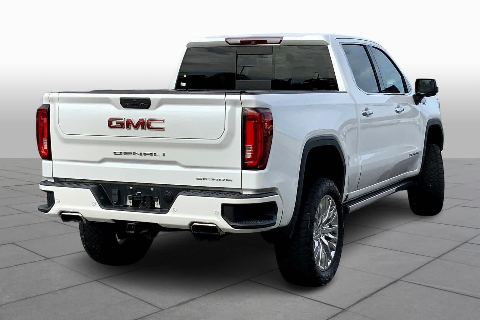 Used 2019 White Frost Tricoat GMC Denali image 13