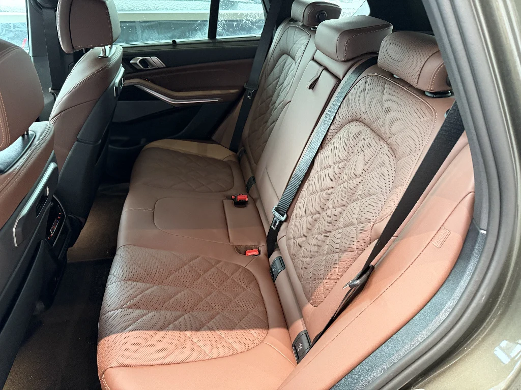 New 2026 Manhattan Green Metallic BMW xDrive40i image 13