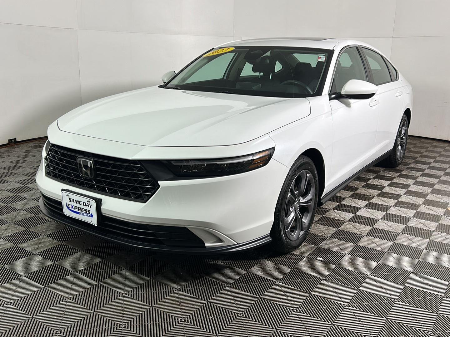 Used 2023 Platinum White Pearl Honda EX image 10