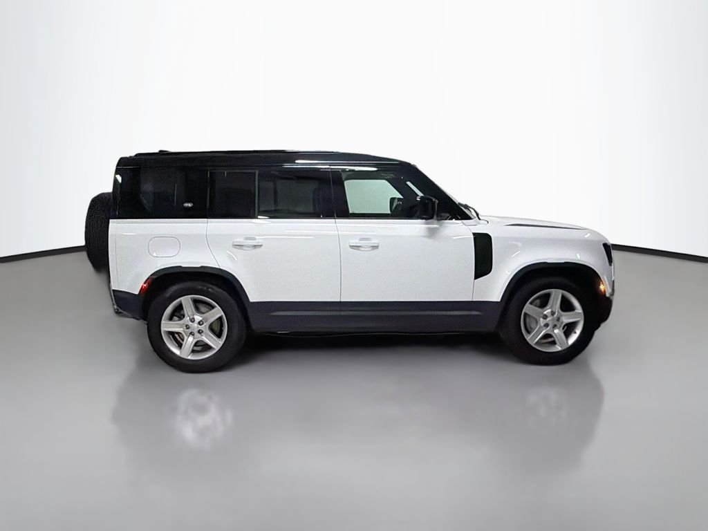 Used 2021 White Land Rover SE image 8