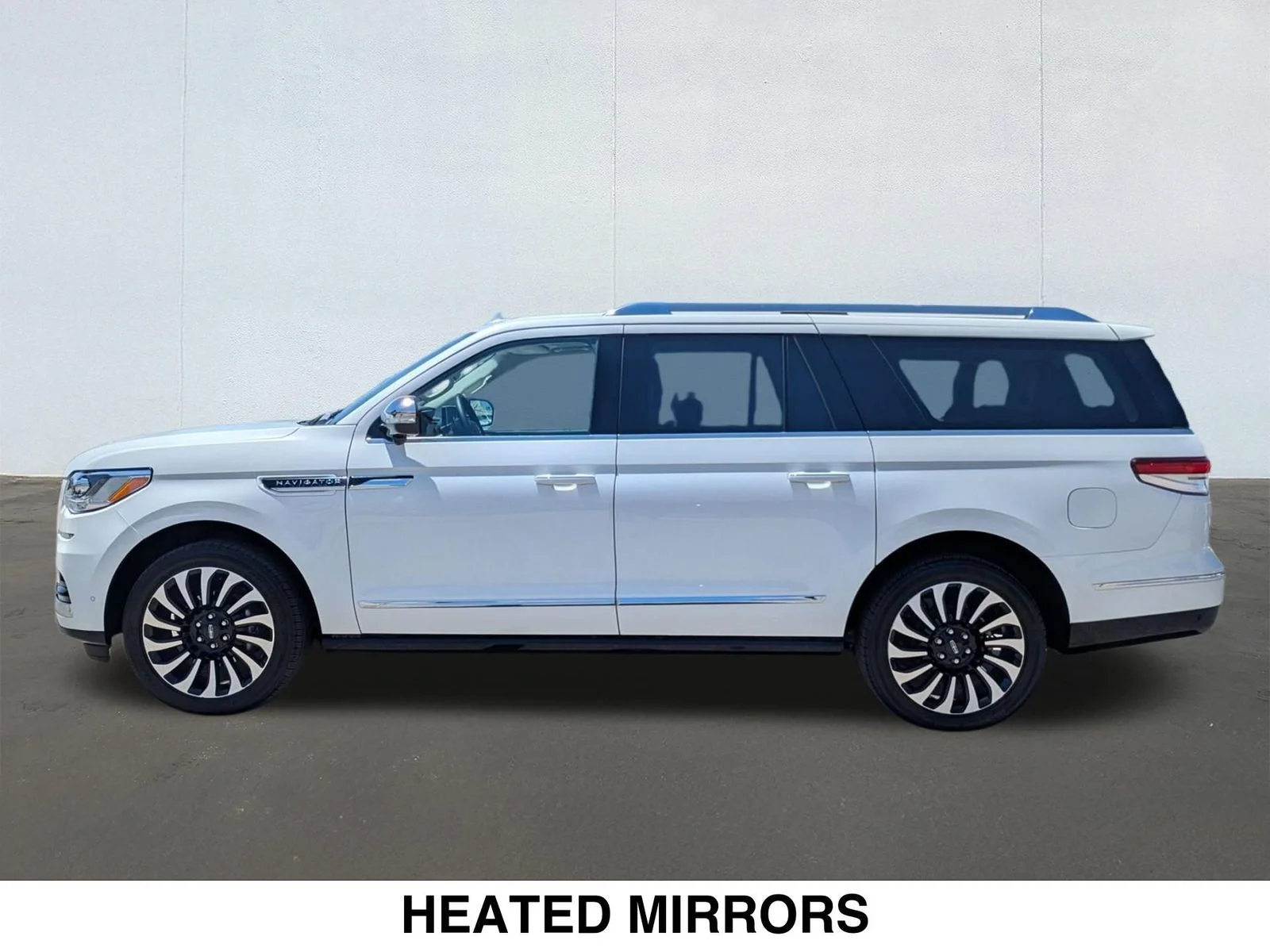 Used 2023 White Lincoln Black Label image 2