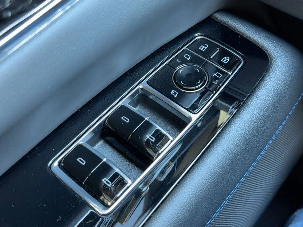 Used 2025 BLACK RAVEN Cadillac Sport 1 image 30