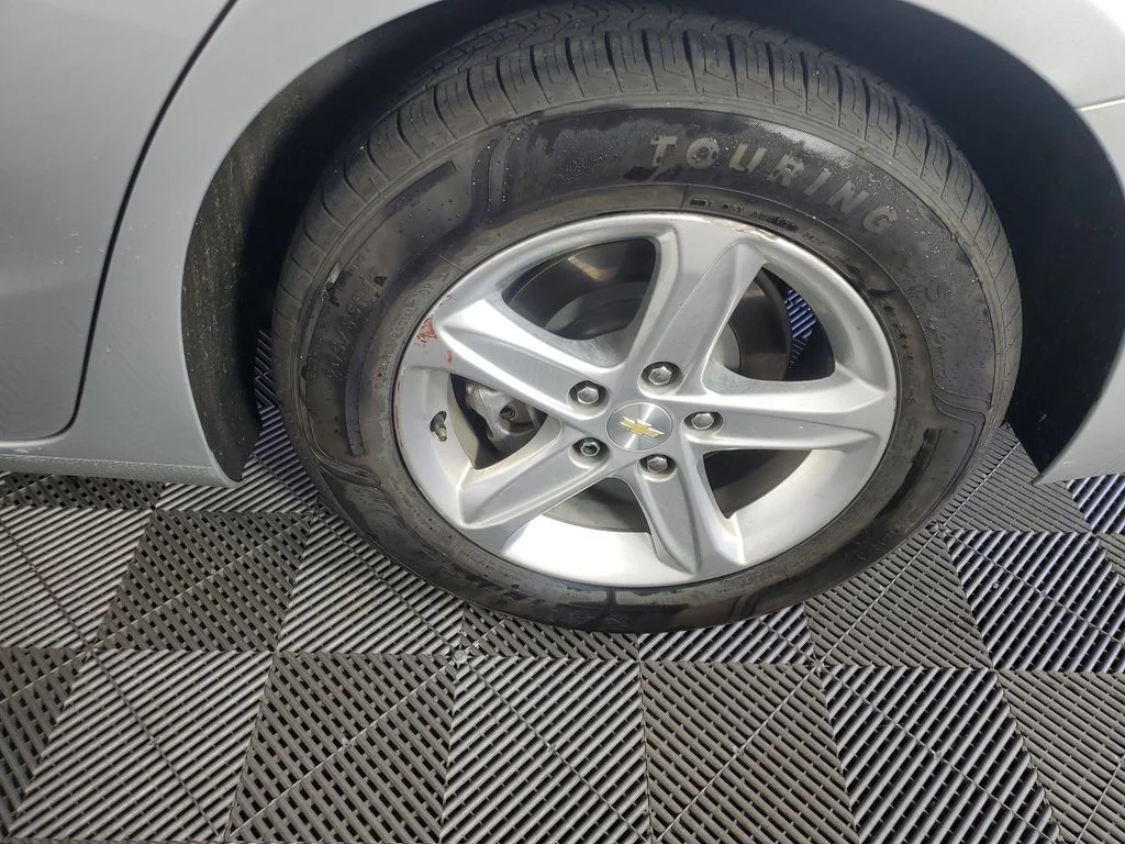 Used 2022 Silver Chevrolet LT image 30