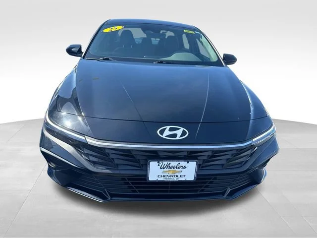 Used 2025 Black Hyundai SE image 9