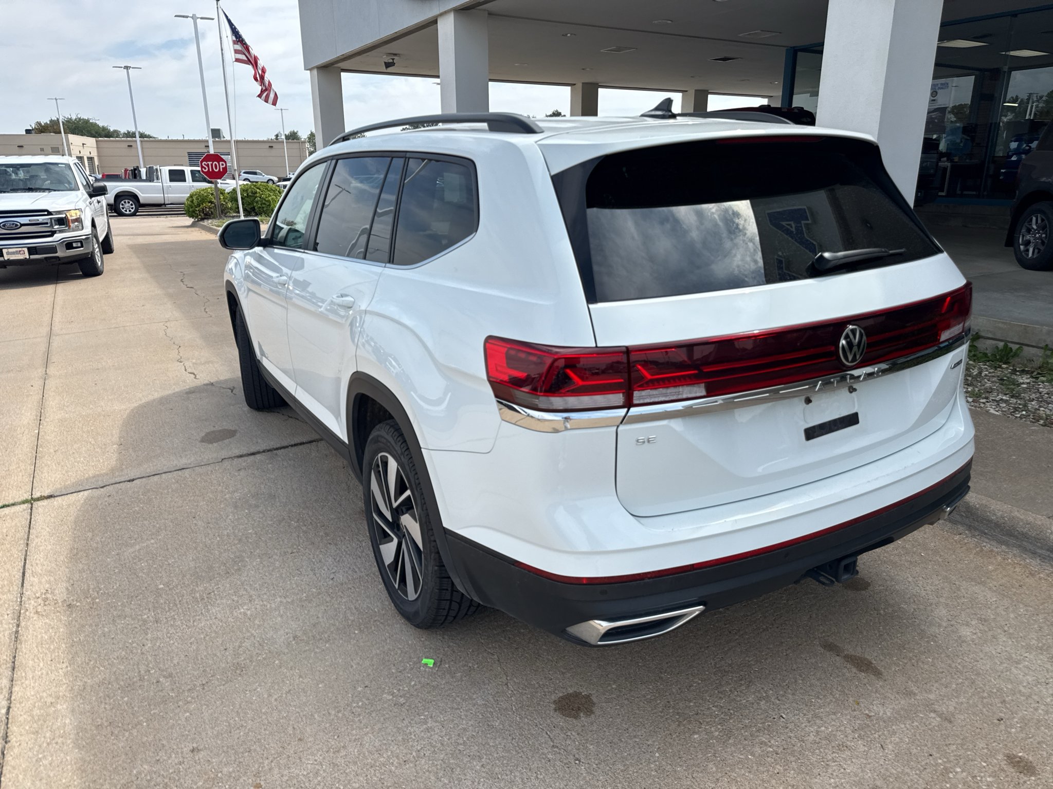Used 2025 Pure White Volkswagen 2.0T SE w/Technology image 7