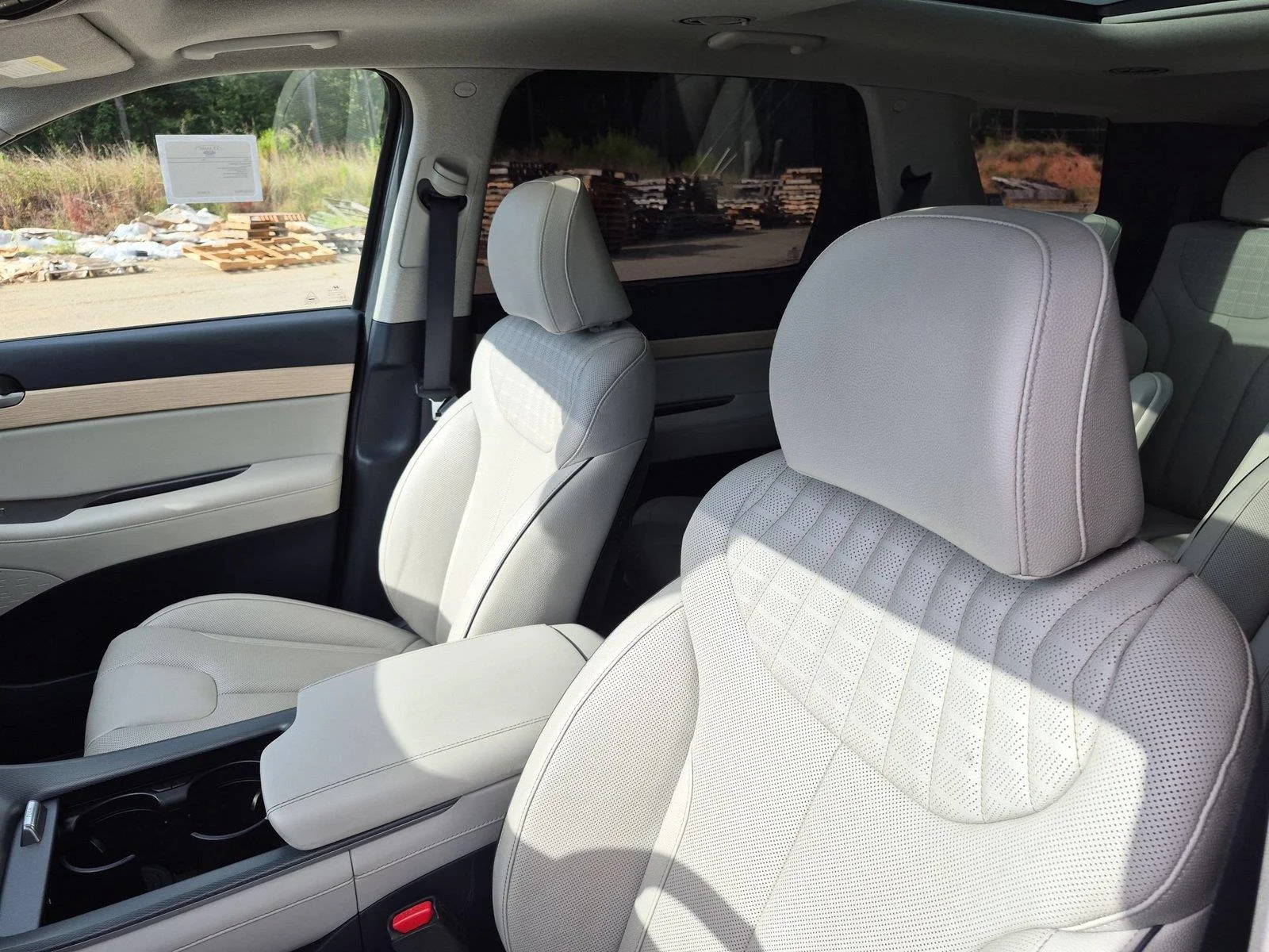 Used 2024 Abyss Black Pearl Hyundai Limited image 17