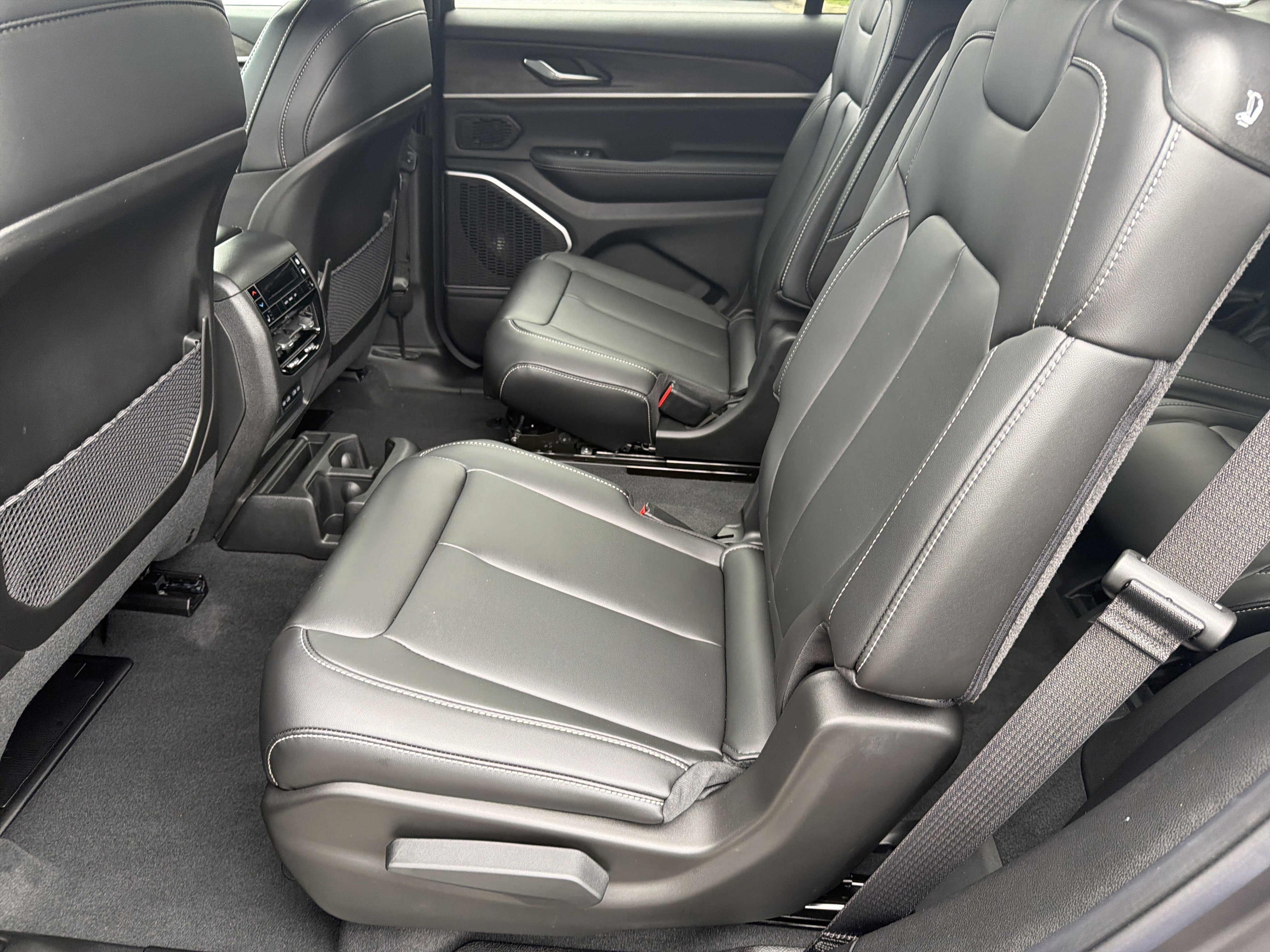 New 2026 Baltic Gray Metallic Clear-Coat Exterior Paint Jeep Limited image 26