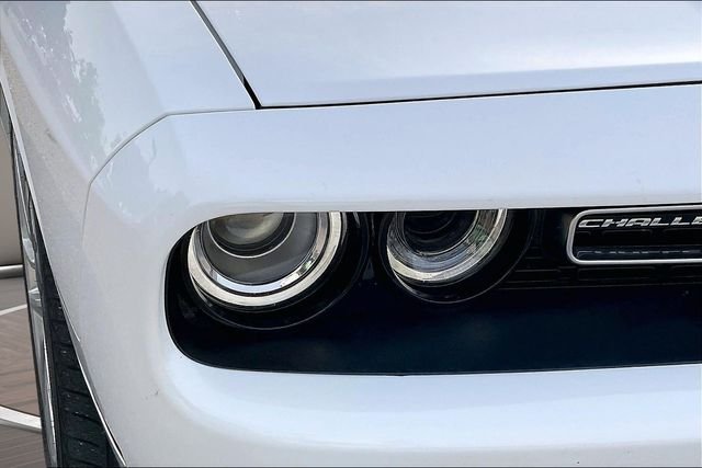 Used 2022 White Dodge SXT image 27