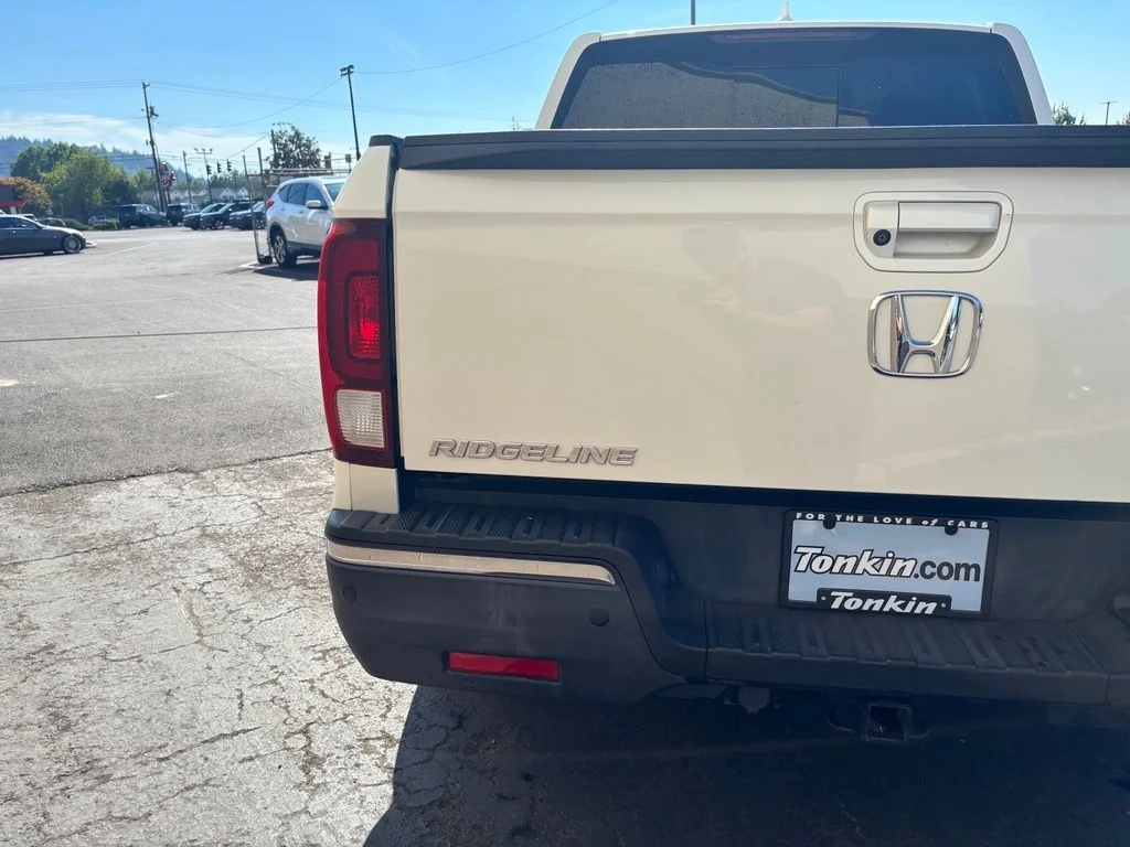 Used 2017 White Diamond Pearl Honda RTL-E image 8