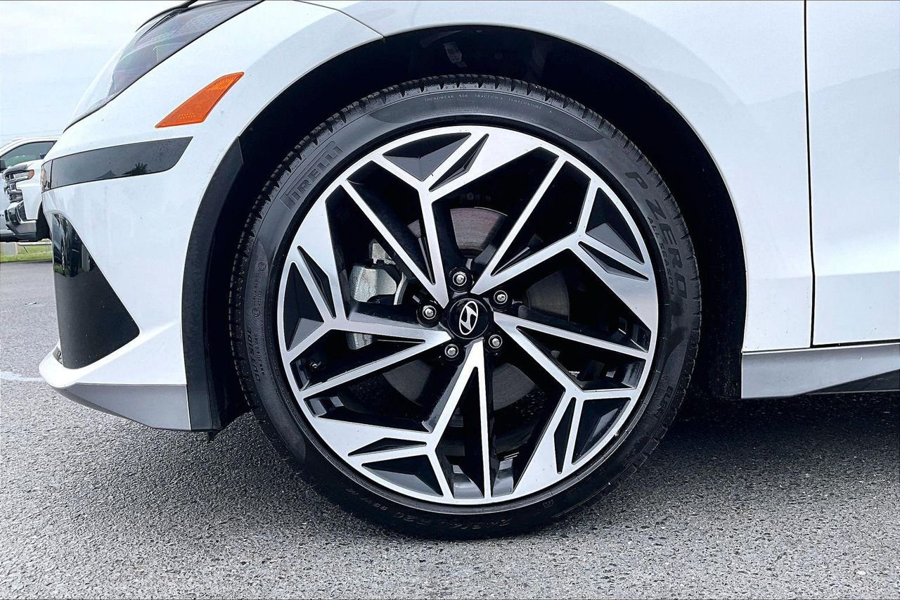 Used 2025 Serenity White Hyundai SEL image 34