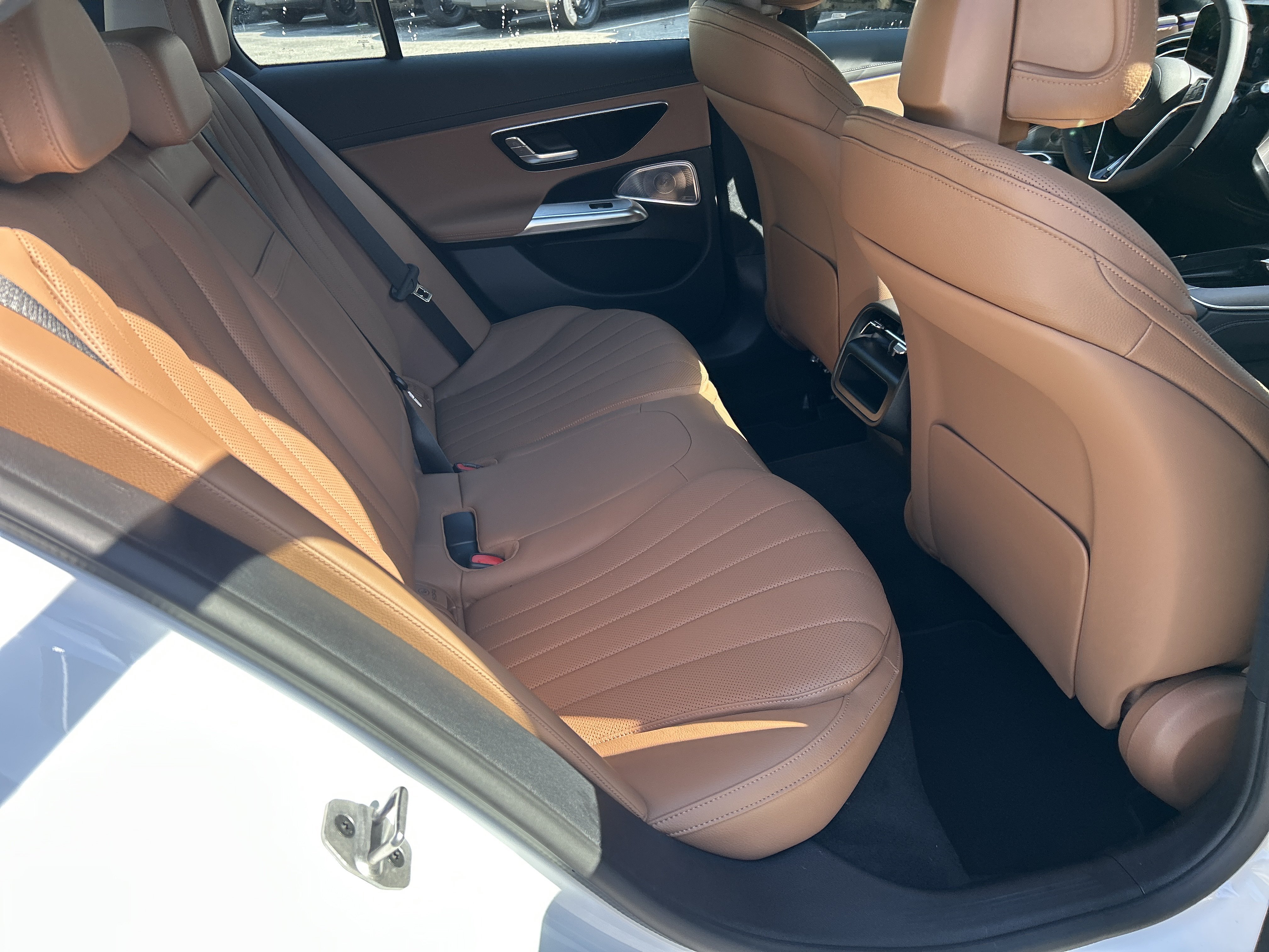 New 2026 MANUFAKTUR Moonlight White Metallic Mercedes-Benz E 450 4MATIC® Sedan image 40