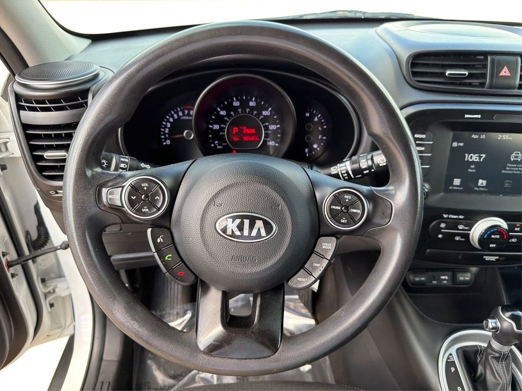 Used 2019 Clear White Kia + image 17