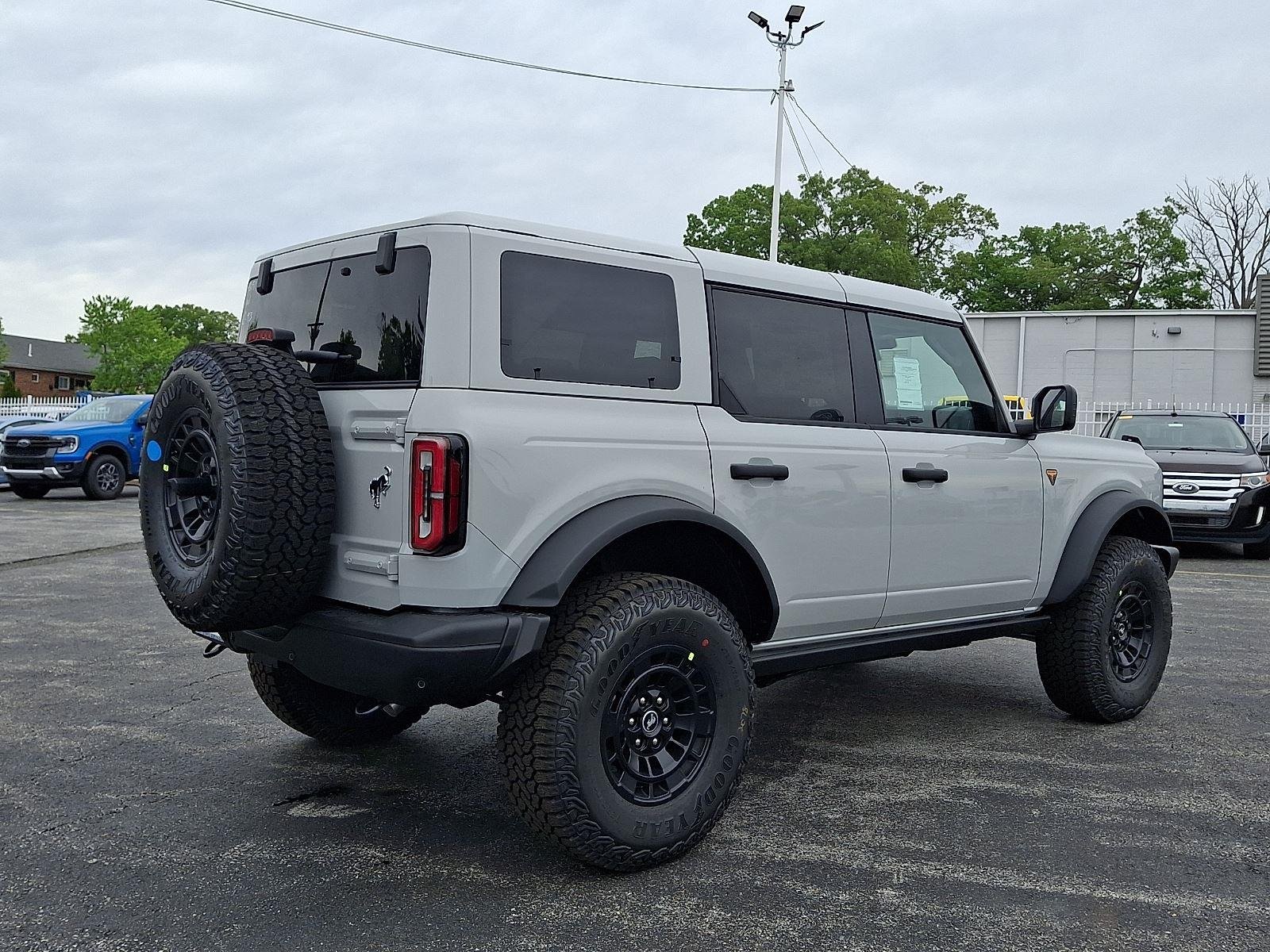 New 2026 Avalanche Gray Ford Badlands® image 4