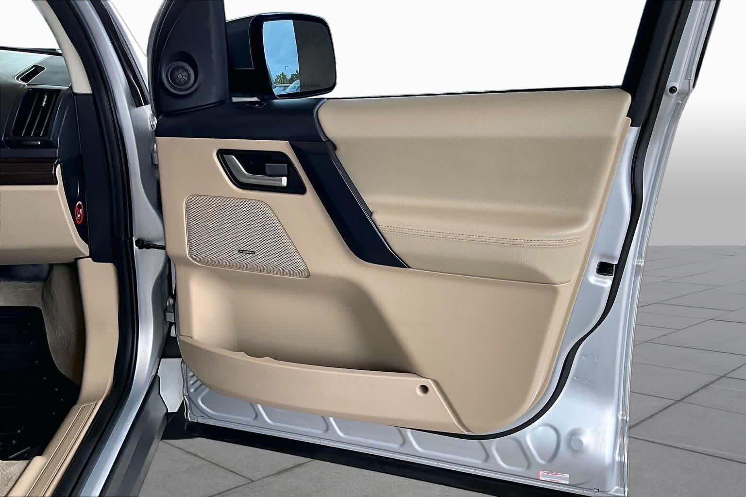 Used 2014 Indus Silver Land Rover  image 22