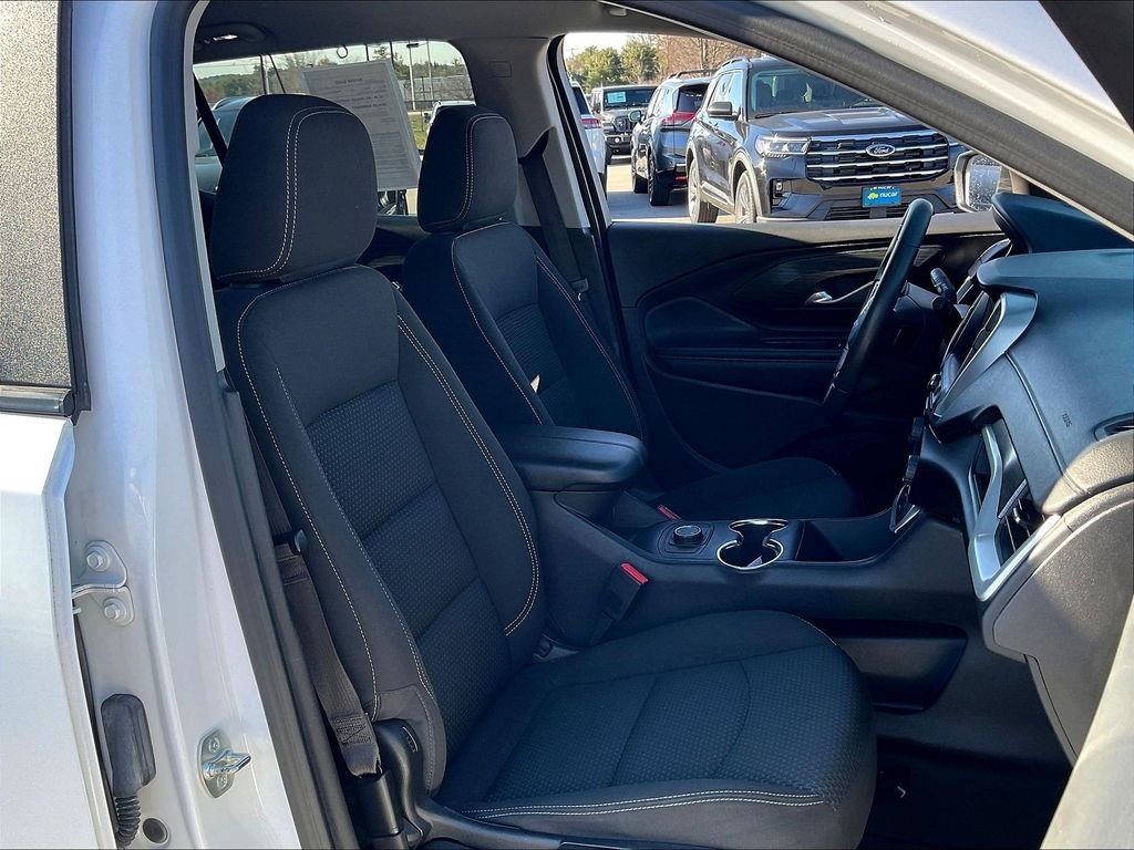 Used 2024 White GMC SLE image 10