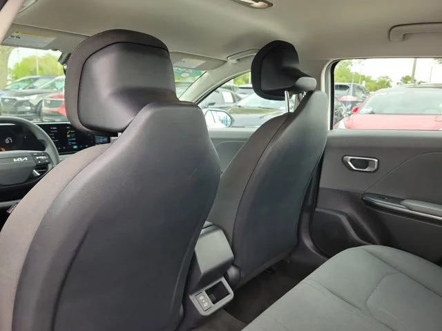 2025 Kia K4 LXS - Photo 10