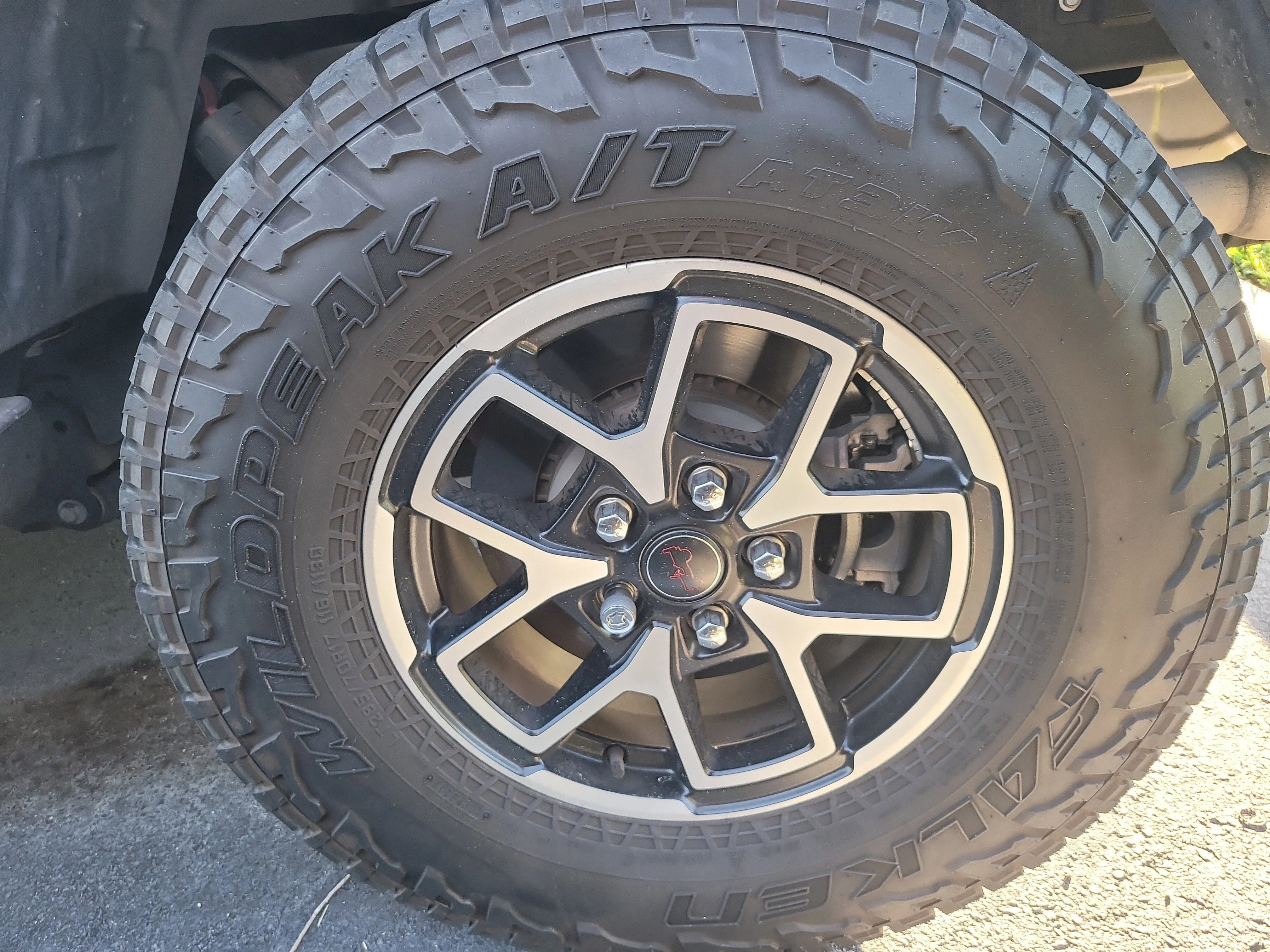 Used 2024 Granite Crystal Metallic Clearcoat Jeep Rubicon image 7