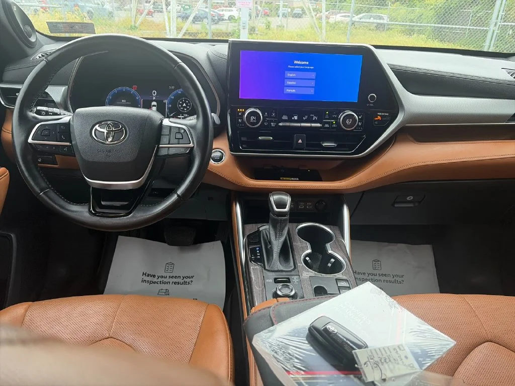 Used 2023 Black Toyota Platinum image 16