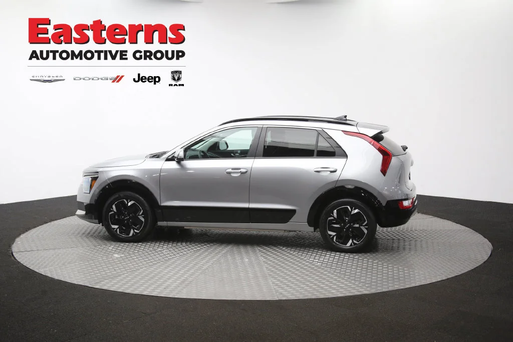 Used 2023 Gray Kia Wind image 62