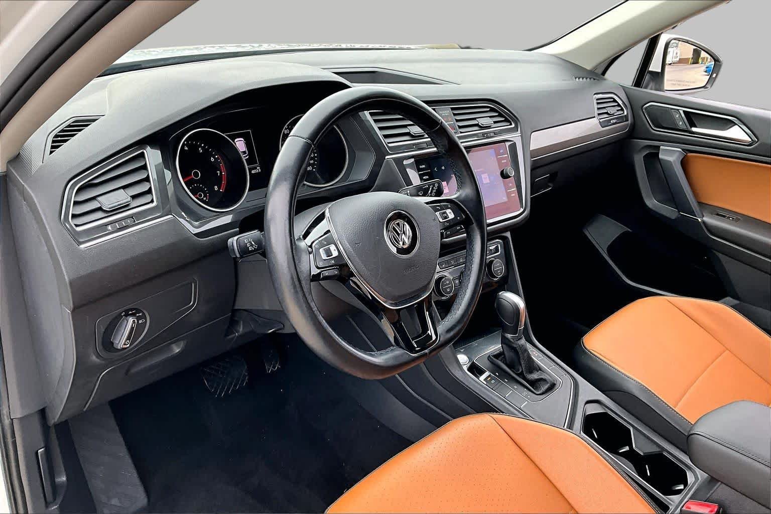 Used 2018 Pure White Volkswagen SE image 16