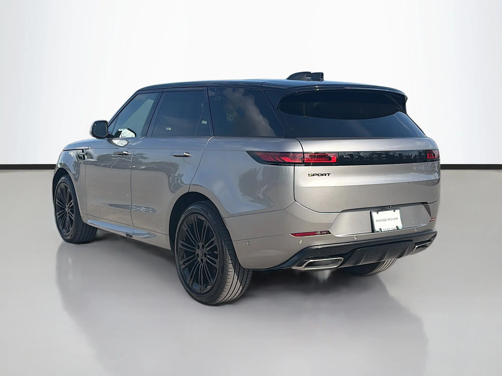 New 2026 Flux Silver Ultra Mettalic Gloss Land Rover Dynamic SE image 3