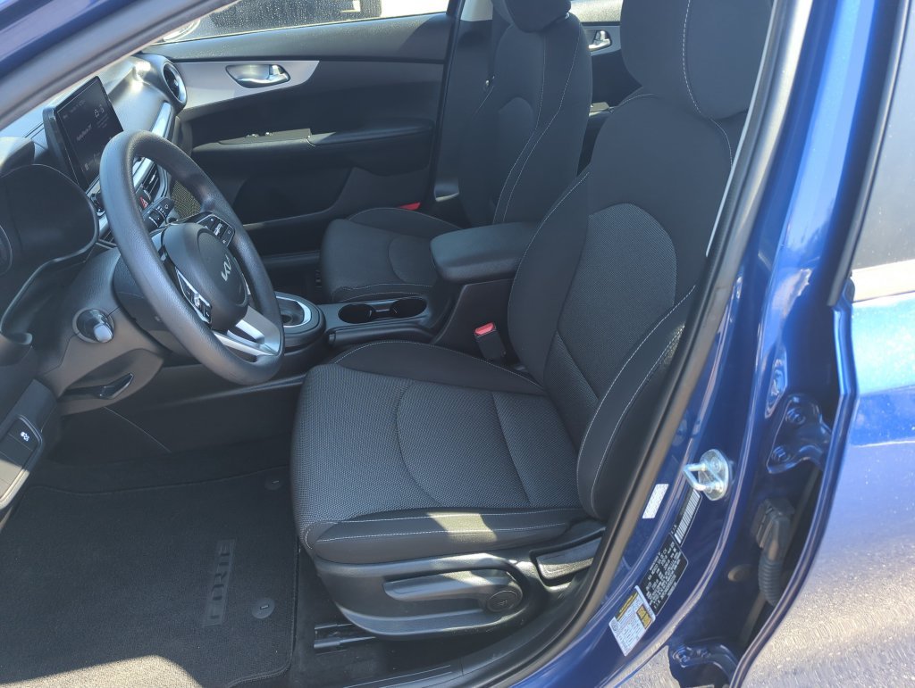 Used 2023 Blue Kia LXS image 12