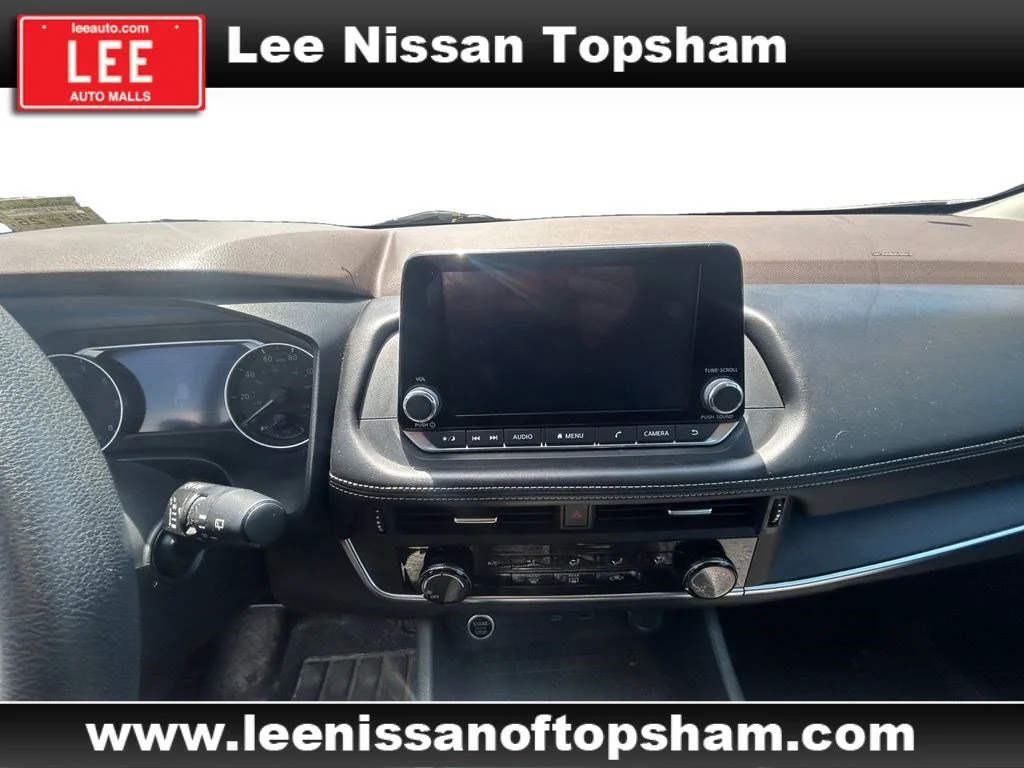 Used 2021 Glacier White Nissan S image 11