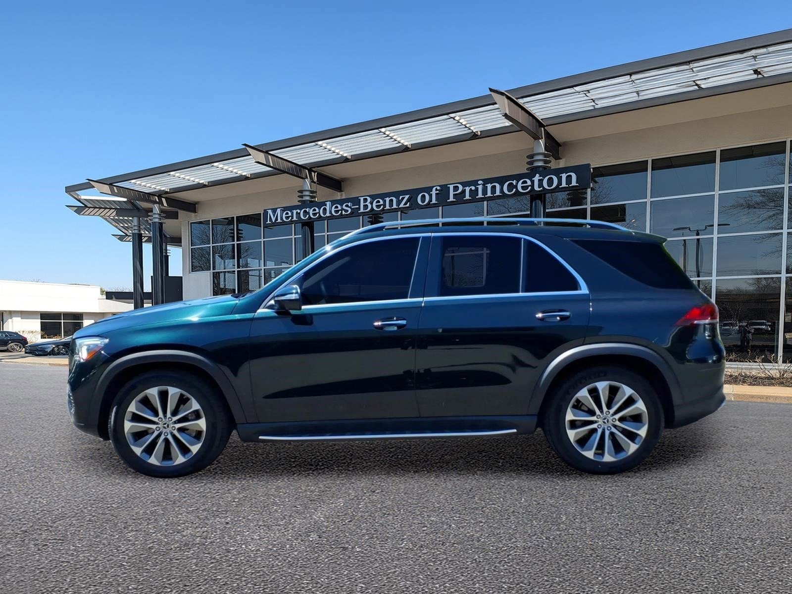 Certified Used 2023 Emerald Green Metallic Mercedes-Benz GLE 350 4MATIC® SUV image 6