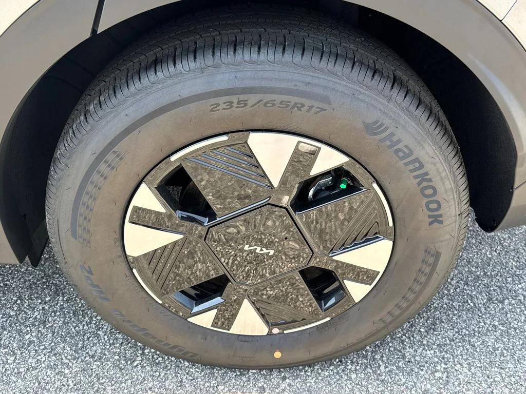 New 2026 Steel Gray Kia LX image 19