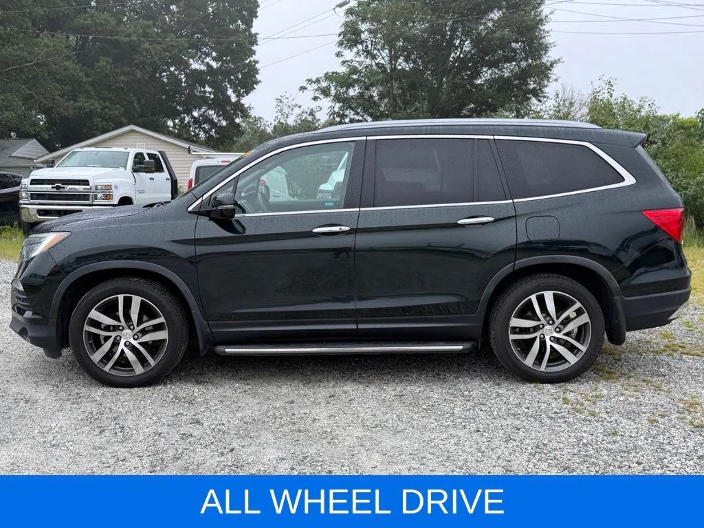 Used 2016 Green Honda Touring image 7