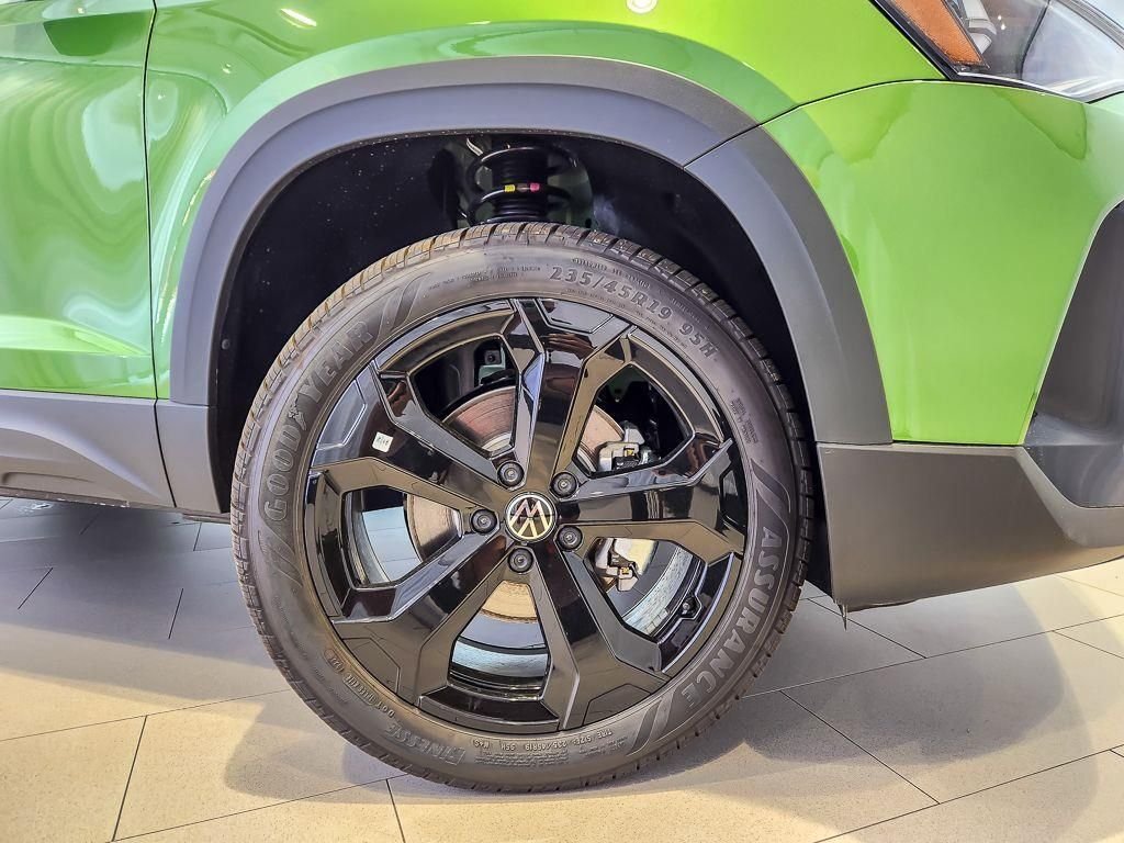 New 2026 Bright Moss Green W/Deep Black Roof Volkswagen 1.5T SE Black image 6